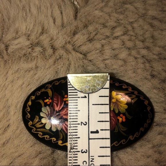 ๐
บvtg Russian USSR Handpainted Floral Wood Lacquer Black Brooch Signed 2โ x 1.2โ - Picture 3 of 4